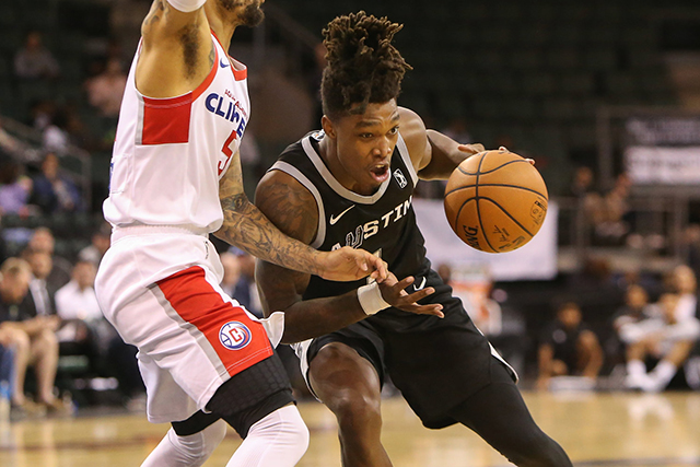 开云官网-窗口期圣安东尼奥马刺调整名单以备NBA总决赛;临场应变环节打磨;更衣室稳定;球探报告显示潜力的简单介绍